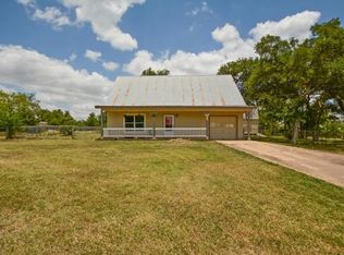 300 Forest Lake Dr, Del Valle, TX 78617