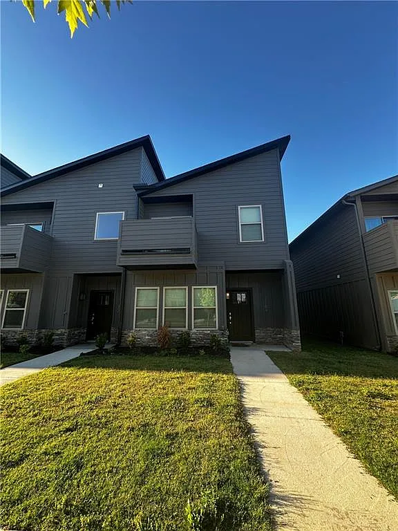 2 bed, 2.5 bath, 1571 sqft, $1,800 — Photo 1