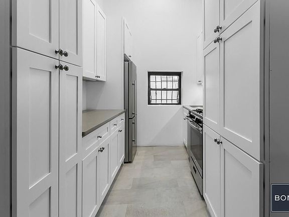 4th image of 14 W 69th St #2B