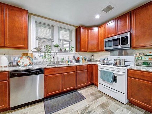 4th image of 4827 Lee St APT 2