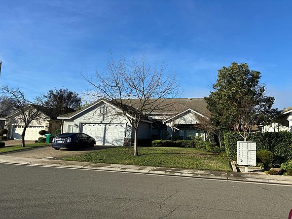 2nd image of 627 Live Oak Ct