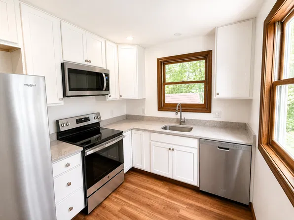 632 Warren Wright Rd #B, Belchertown, MA 01007