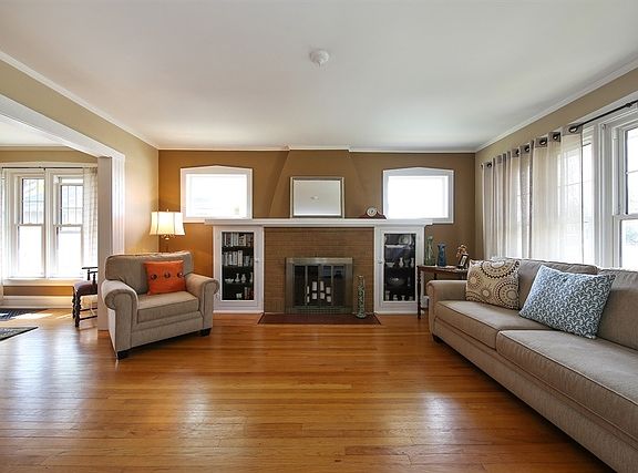 2nd image of 215 N Stone Ave