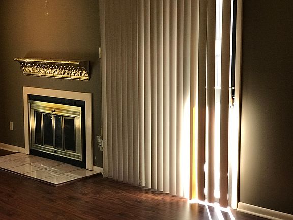 4th image of 1401 N Pierce St APT 17