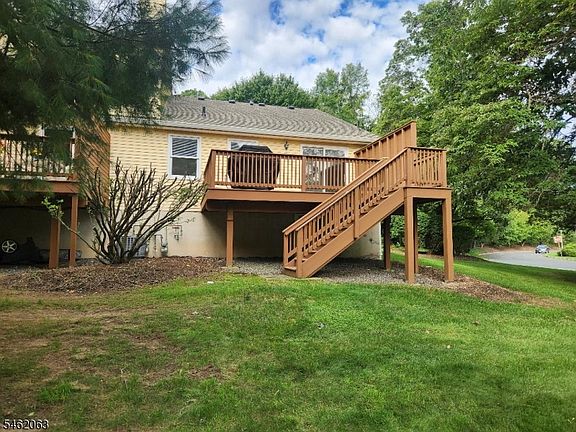 5th image of 45 Bridle Way