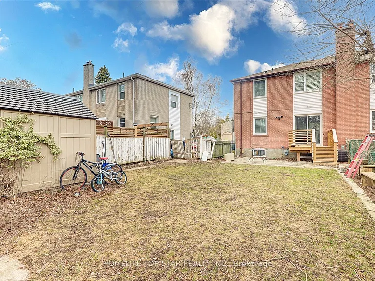 50 Chestnut Cres — Photo 27