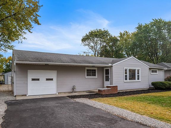 3rd image of 402 Carolyn Dr