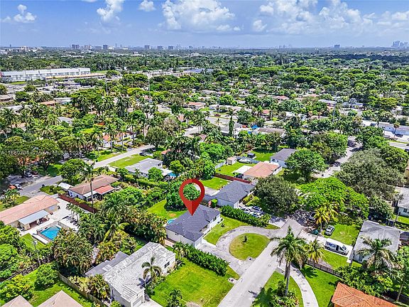 5th image of 13621 NE Miami Ct