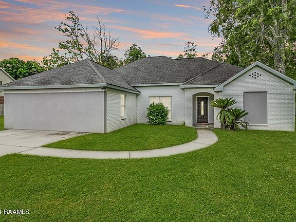3rd image of 207 Billy Lou Dr