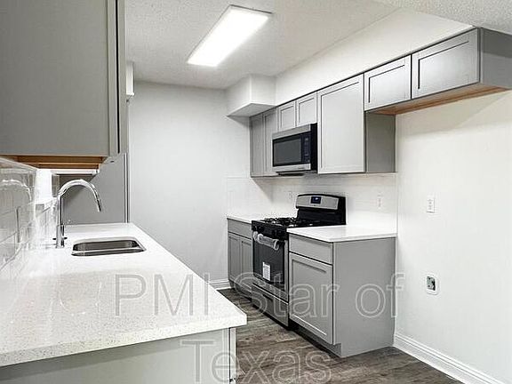 5th image of 310 Davis Dr