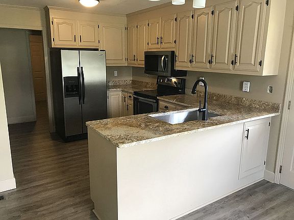 2nd image of 2127 Fox Hill Dr