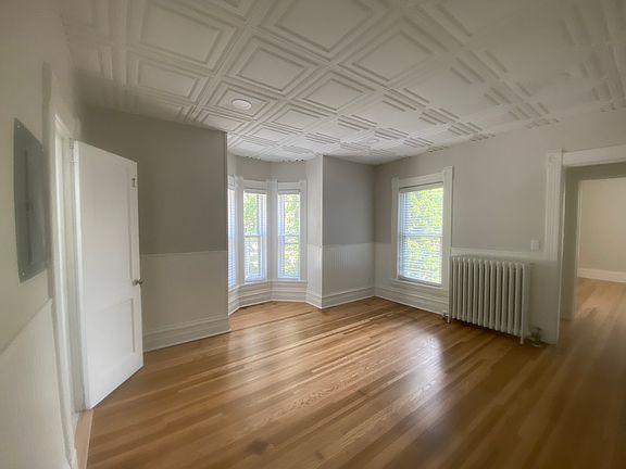 4th image of 822 3rd St S APT 4