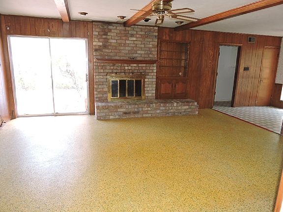4th image of 402 Park Ln