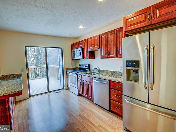 4th image of 514 Greenhill Ct