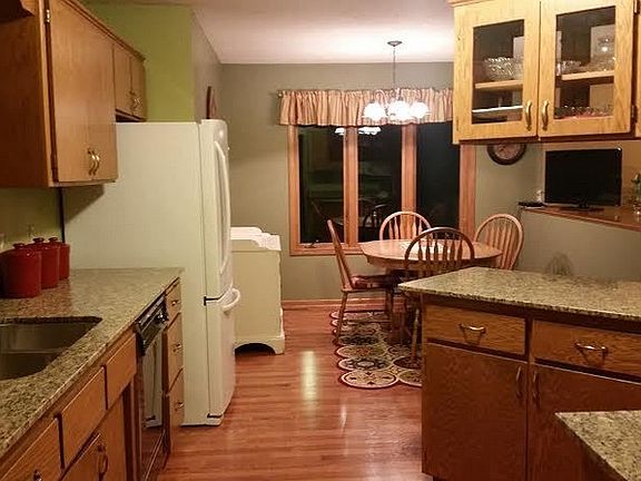 Kitchen - granite countertops