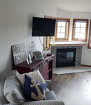 2nd image of 3551 Marina View Pt