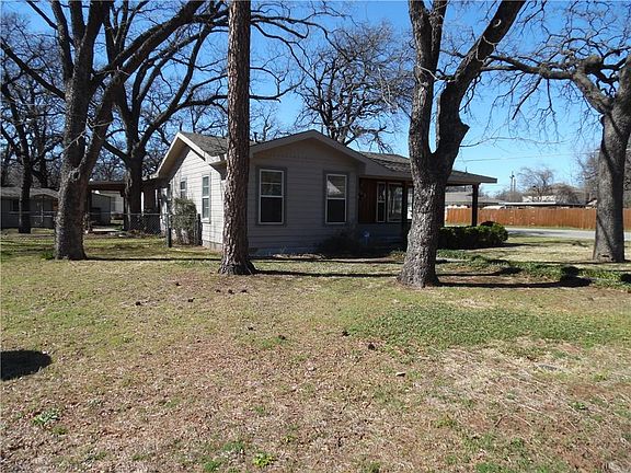 4th image of 1863 Oakwood St