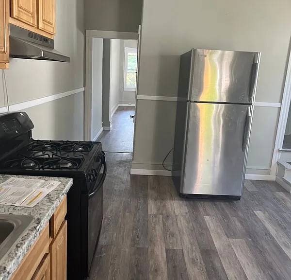 56 E Grove St — Photo 3
