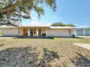 1069 Hwy 72 E, Three Rivers, TX 78071