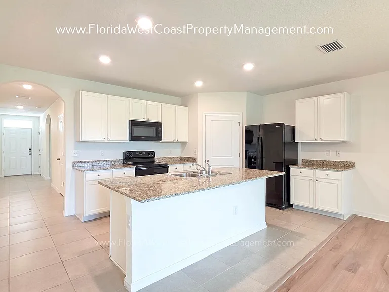 2836 Greenleaf Ter — Photo 4