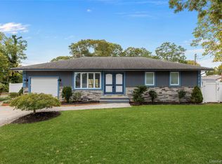 348 Hauser Ave, Holbrook, NY 11741