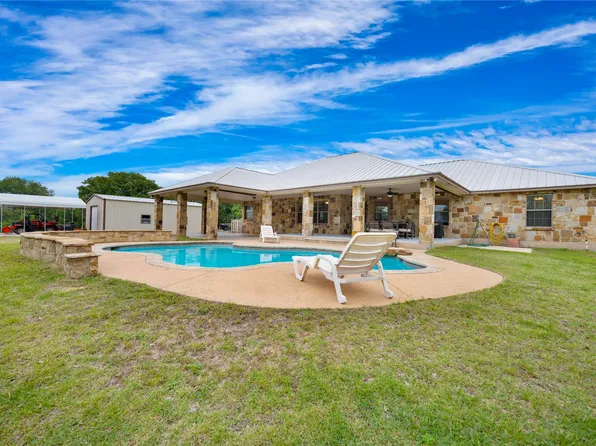 128 Emerald Dr, Floresville, TX 78114