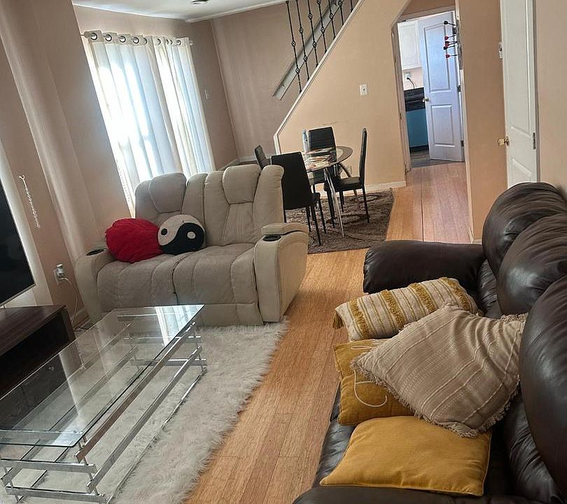 2nd image of 600 Goldleaf Ave