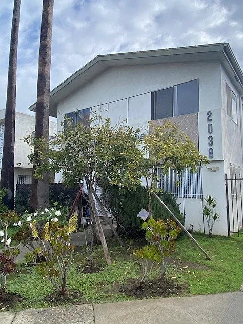 2038 S. Sherbourne Dr. — Photo 3