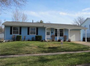 5933 Crestridge Ave SW, Cedar Rapids, IA 52404