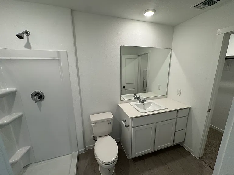 1409 Erie Dr — Photo 4