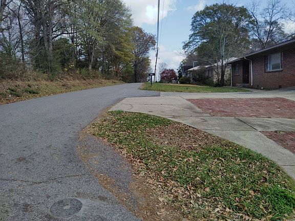 5th image of 129 Laird Ave
