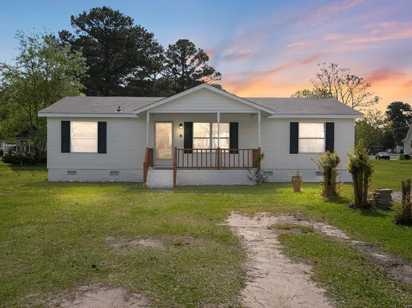 101 1st St, Erwin, NC 28339