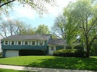 25W275 Gunston Rd, Naperville, IL 60540
