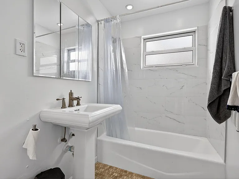 4540 SW 28th Ter — Photo 24