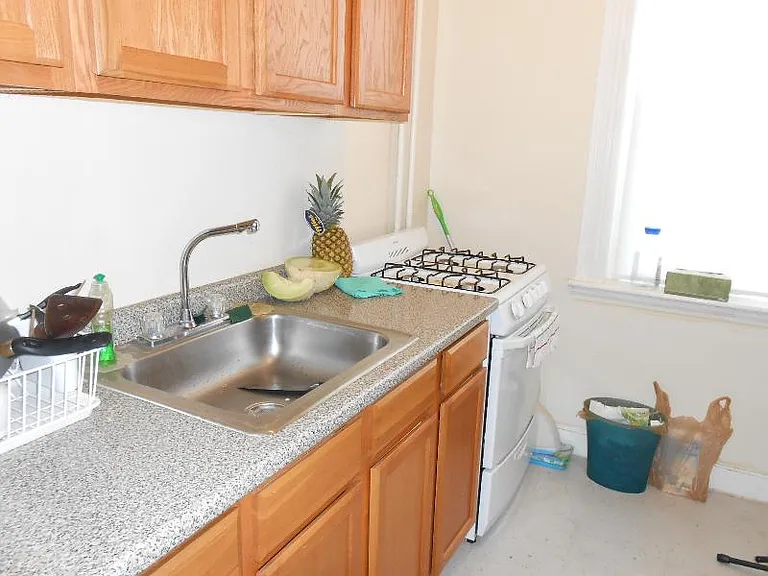 33 Gardner St #5 — Photo 5