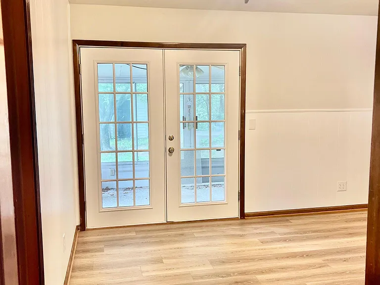 317 W Benway St — Photo 2