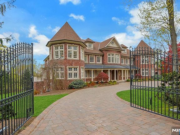 2nd image of 67 Robin Ln