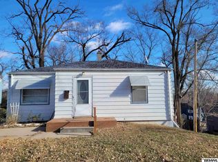 7205 N Ridge Dr, Omaha, NE 68112