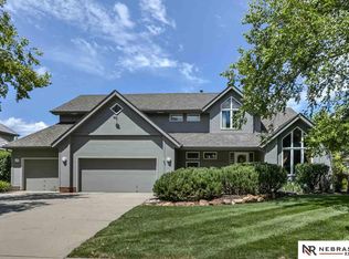 12926 Eagle Run Dr, Omaha, NE 68164