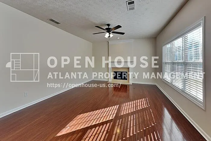 4 bed, 2.5 bath, 2382 sqft, $2,450 — Photo 4