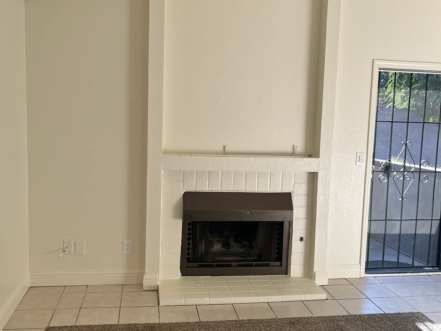 2 bed, 919 sqft, $1,500 — Photo 2