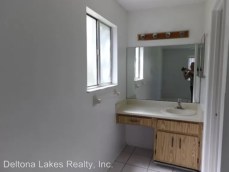 1545 Maxwell Ln — Photo 5