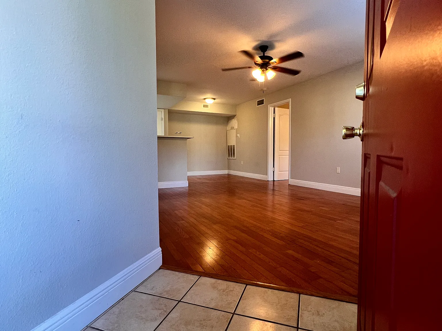2 bed, 937 sqft, $1,447 — Photo 2