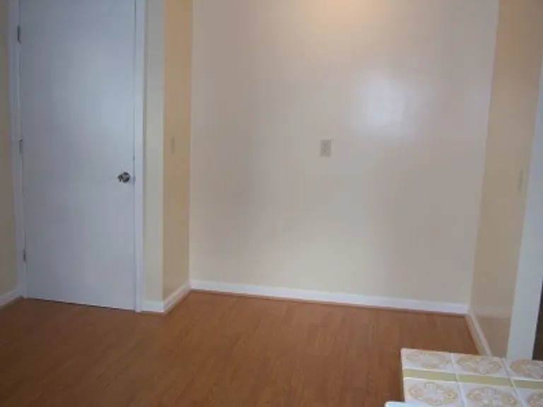 424 Howard Ave — Photo 6