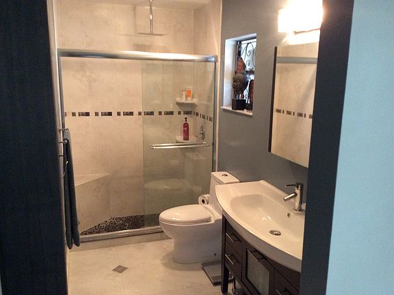 Master en suite bathroom.