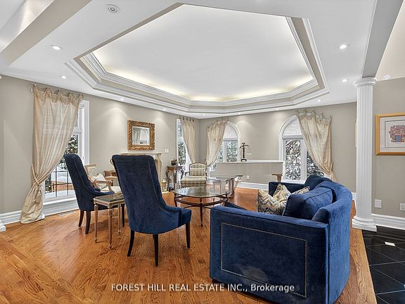 5th image of 161 Renaissance Ct