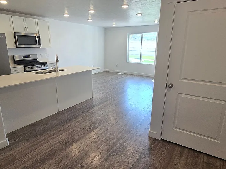 1208 W Summit Ridge Pkwy — Photo 33