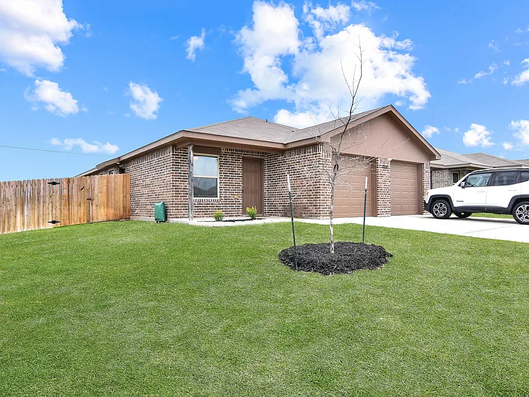 1006 Barbara Jordan St — Photo 20
