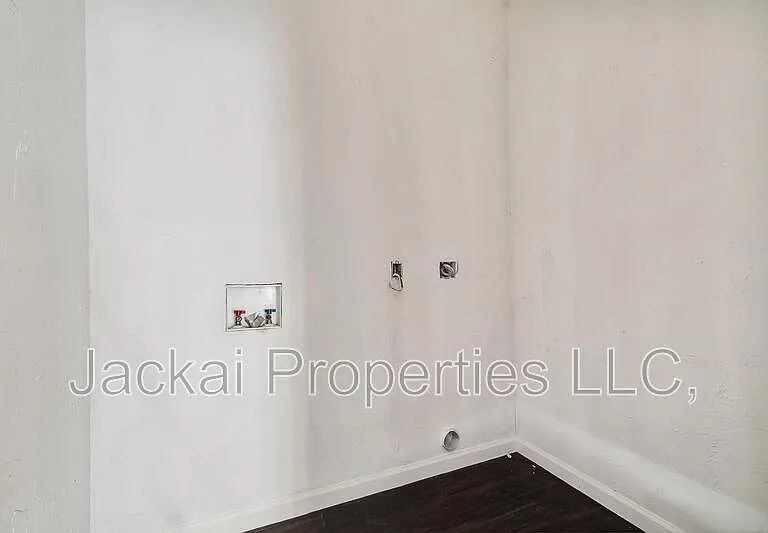 2038 Avon Dr — Photo 19