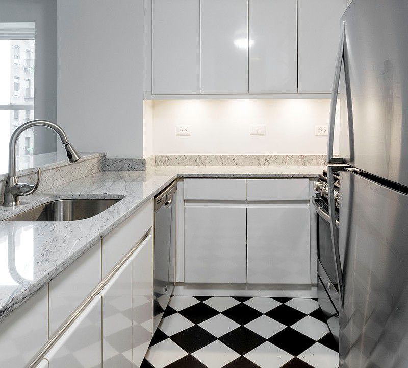 2nd image of 110 W 90th St APT 3F